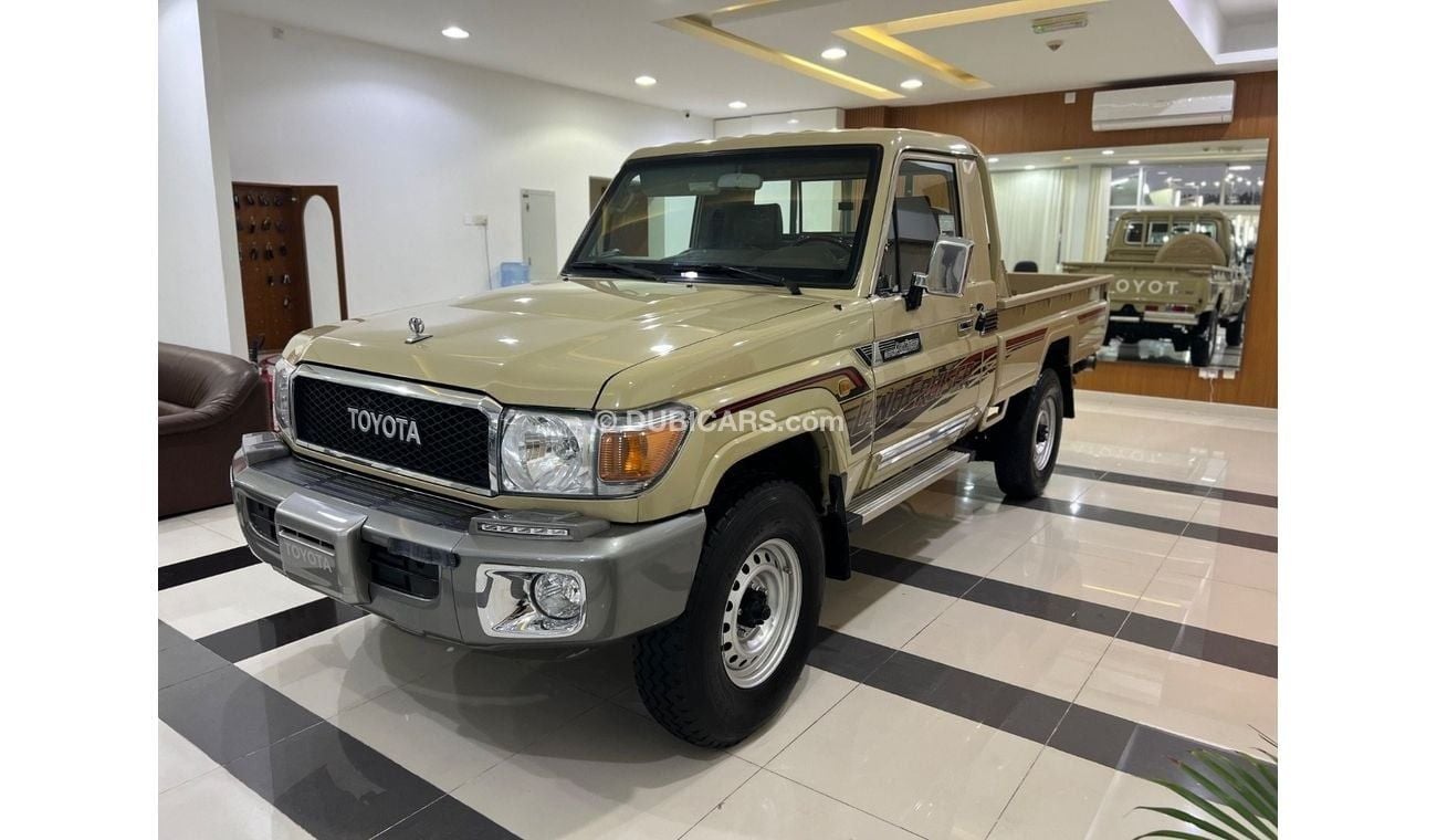 Toyota Land Cruiser Pick Up DLX Winch 4.0L