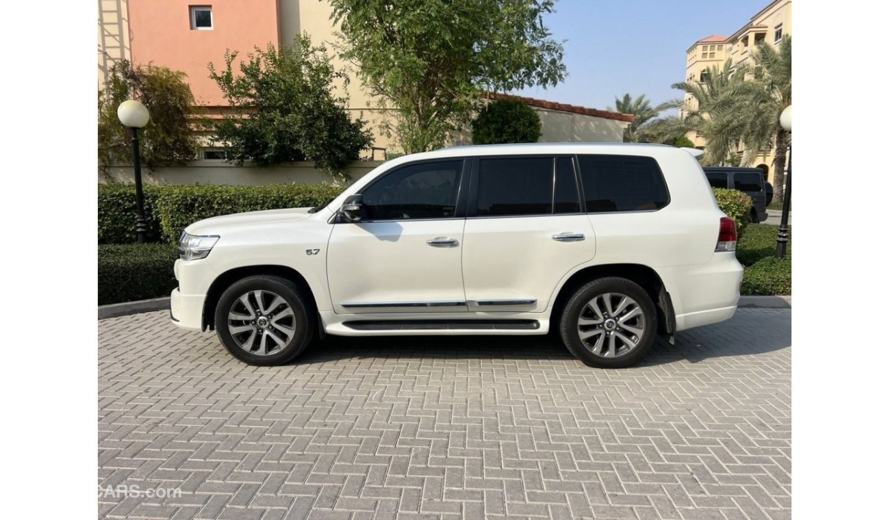 Toyota Land Cruiser VXR 5.7L