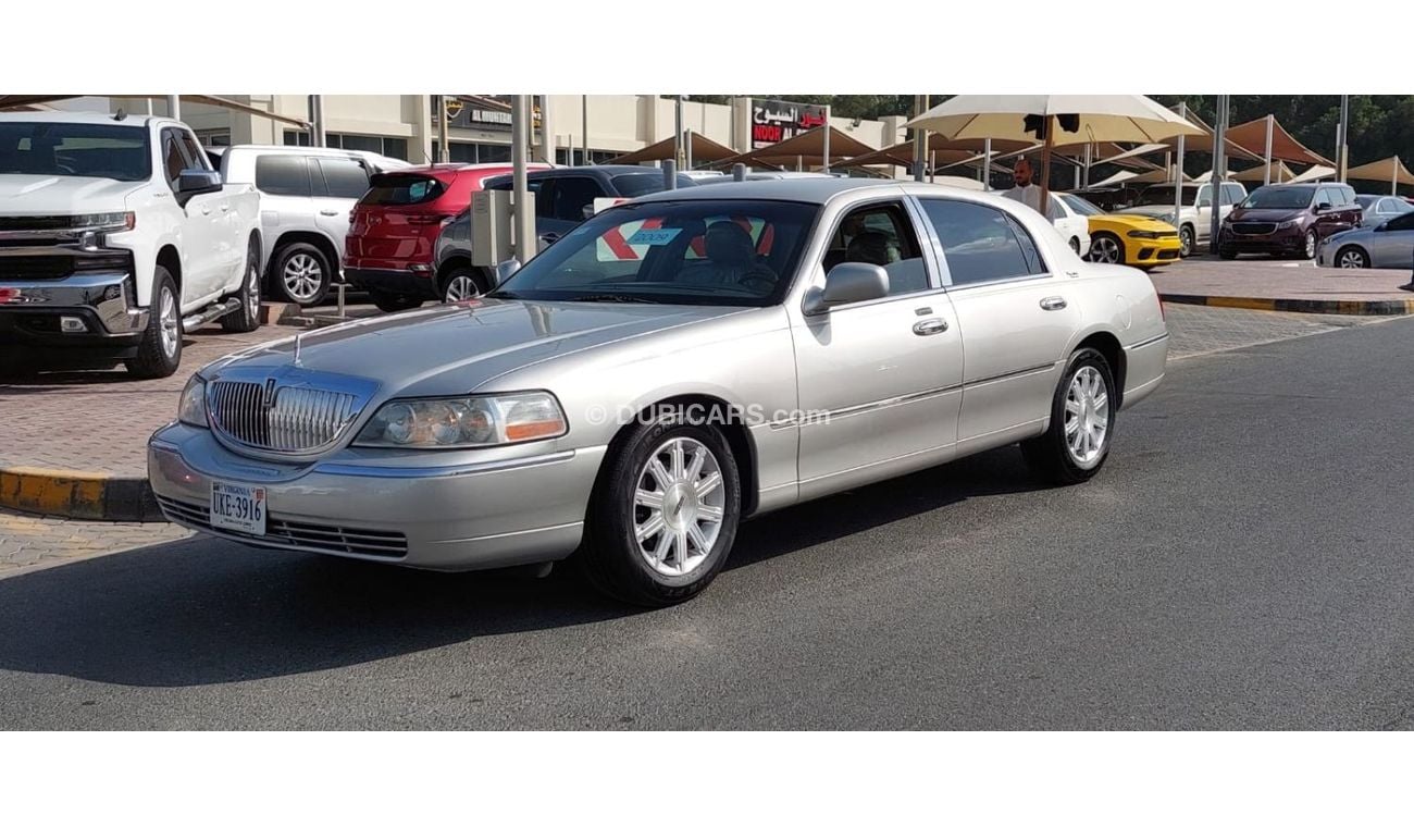 Lincoln Town Car veary clean car