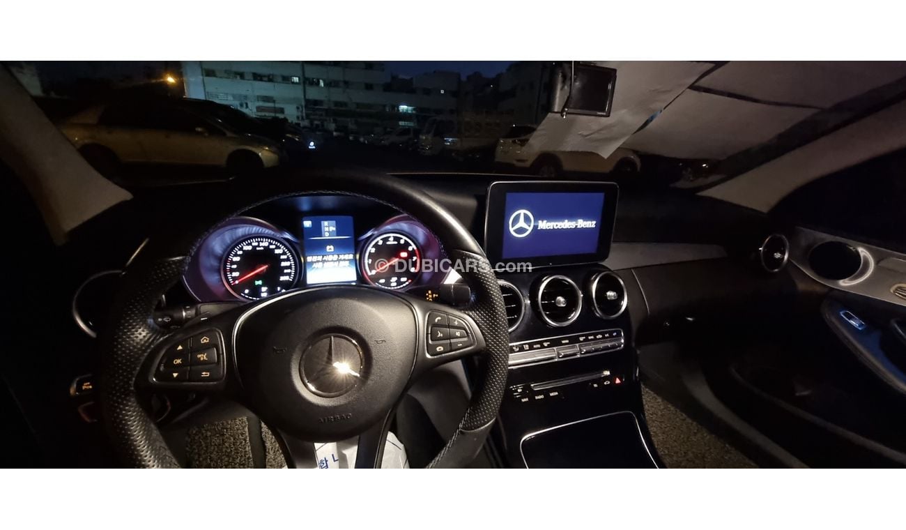 مرسيدس بنز C200 C-Class Low KMs, Never repaired.