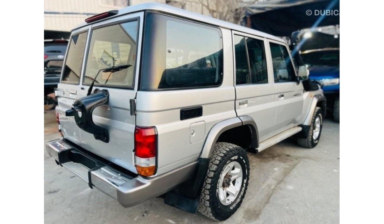 Toyota Land Cruiser Hard Top Toyota Land Cruiser hardtop 2009 RHD diesel 5 door v8