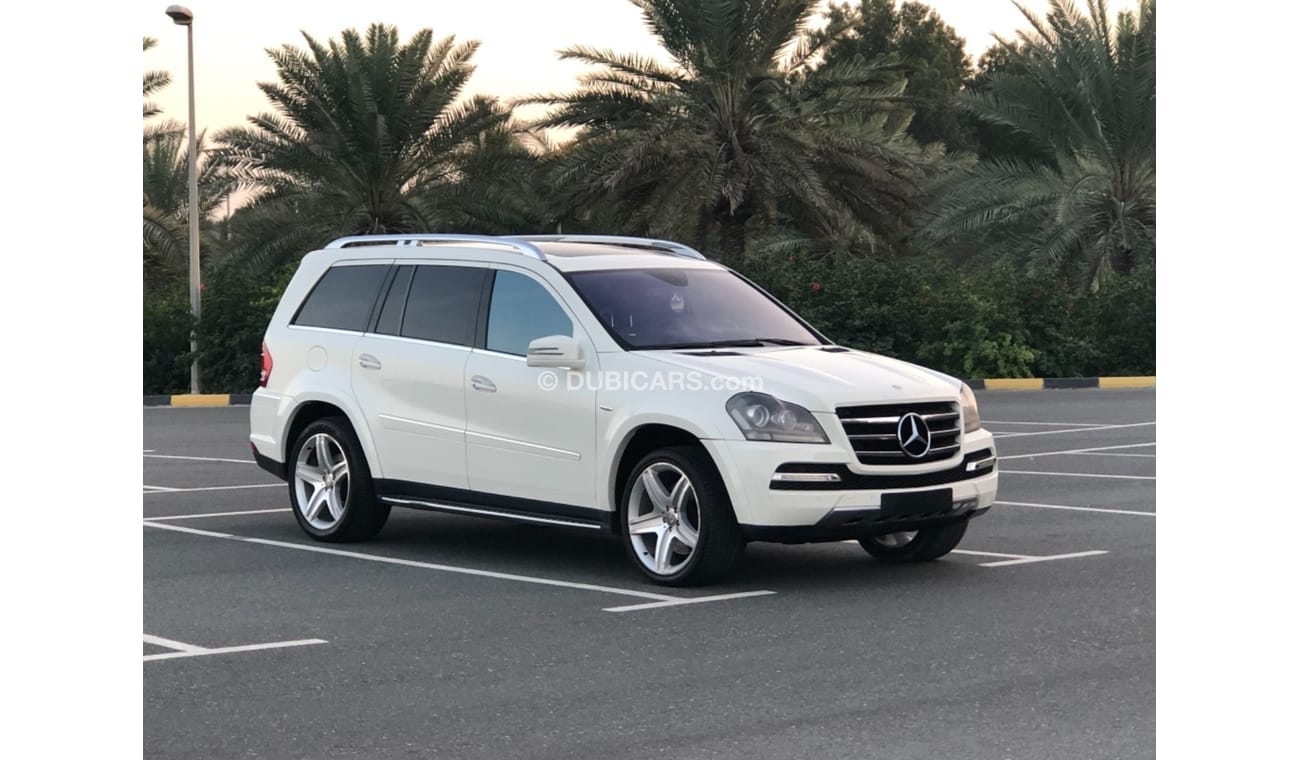 Mercedes-Benz GL 500 MODEL 2012 GCC CAR PERFECT CONDITION INSIDE AND OUTSIDE FULL OPTION PANORAMIC ROOF LEATHER SEATS NAV