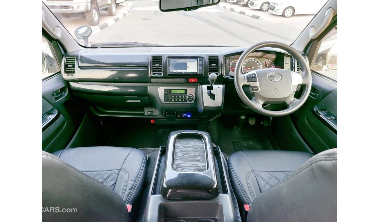 تويوتا هاياس TOYOTA HIACE VAN RIGHT HAND DRIVE(PM21822)