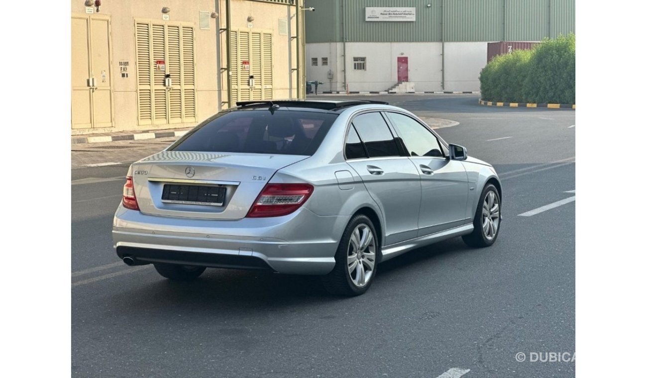 Mercedes-Benz C200