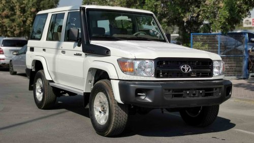 تويوتا لاند كروزر هارد توب 4.2L DIESEL, 16" ALLOY RIMS, MANUAL A/C, XENON HEADLIGHTS (CODE # LX7601)