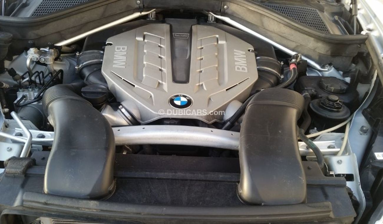 BMW X6 2012 Gulf Specs Full options V8  Twin turbo