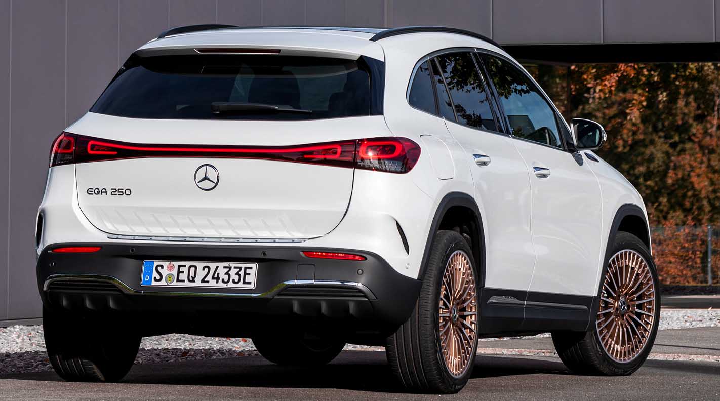 مرسيدس بنز EQA 250 SUV exterior - Rear Left Angled