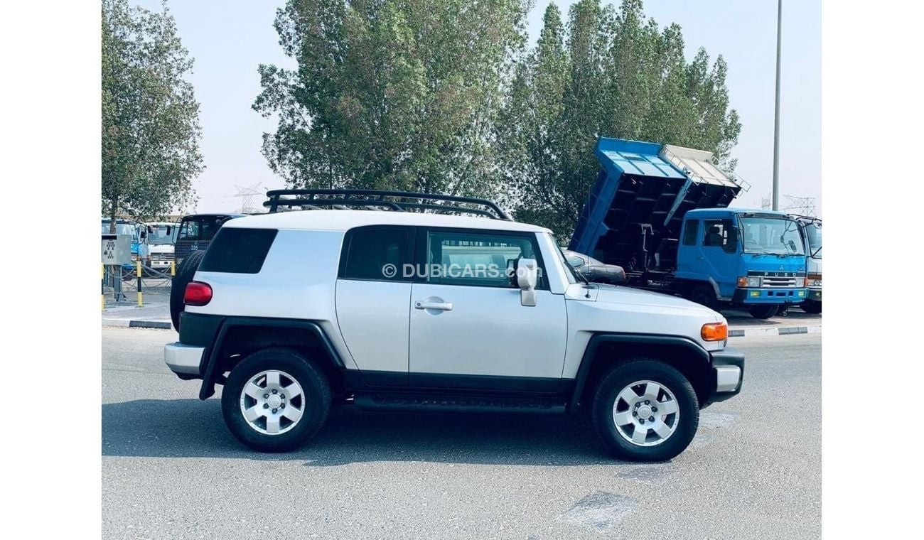 Toyota FJ Cruiser Full option clean car accident free