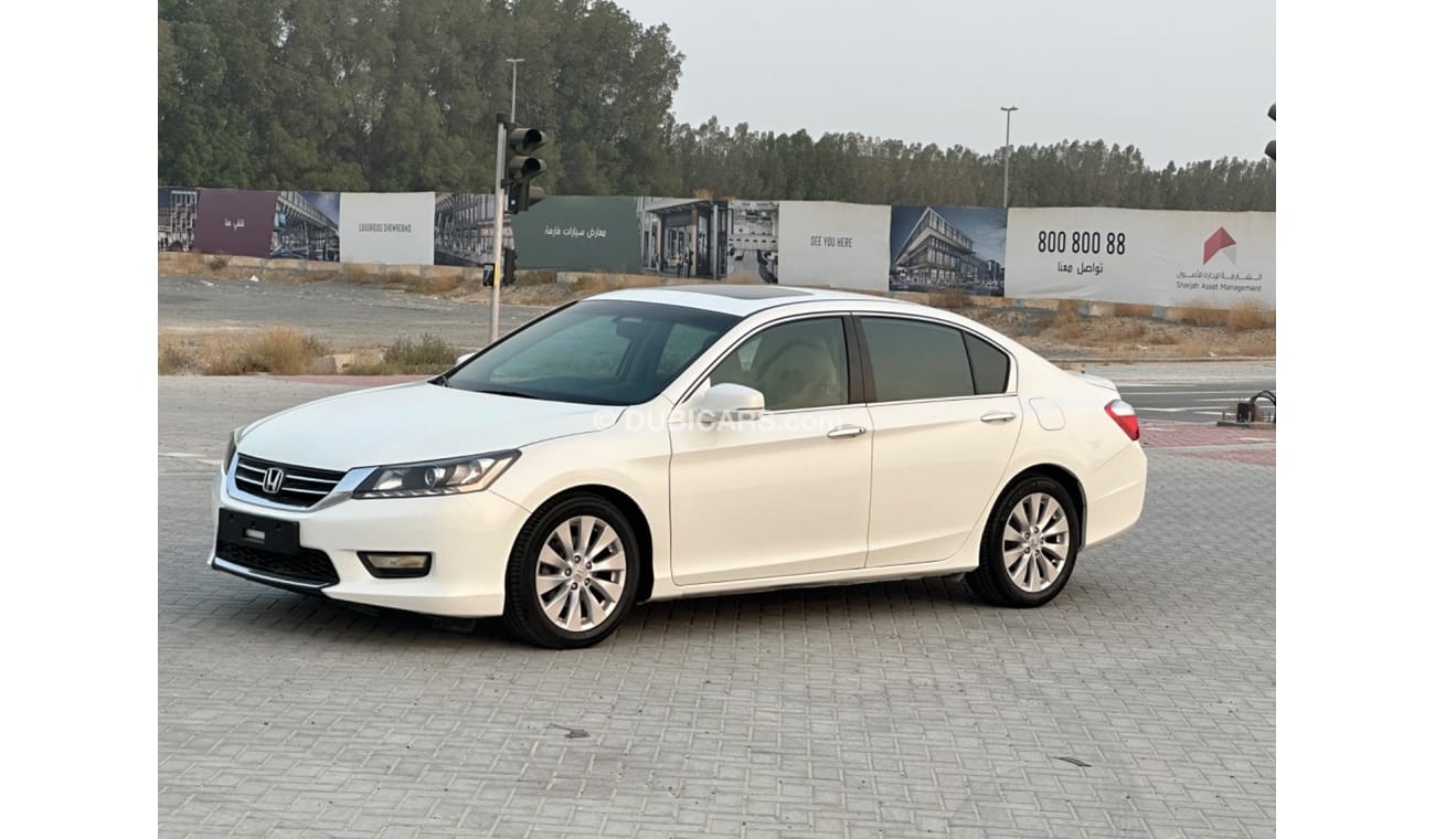 Honda Accord MODEL 2014 GCC. CAR PERFECT CONDITION FOR INSIDE AND OUTSIDE FULL OPTION SUN ROOF