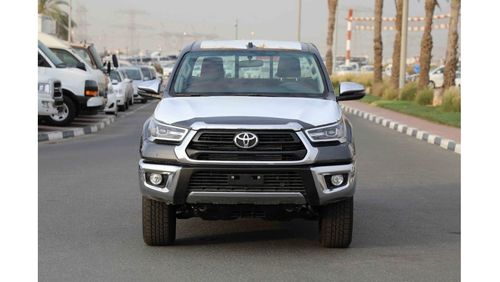 تويوتا هيلوكس 2023 تويوتا هايلكس 4x4 DC 2.8 D AT SR5 - رمادي من الداخل عنابي