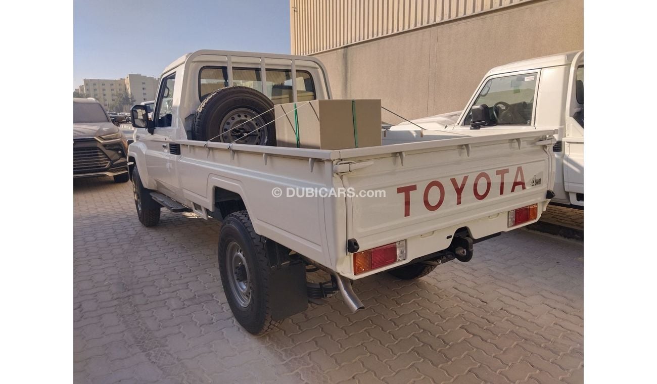 تويوتا لاند كروزر بيك آب LC79 SC 4.2L DIESEL| MANUAL | 2024 | 0 KM | 03 YEARS WARRANTY