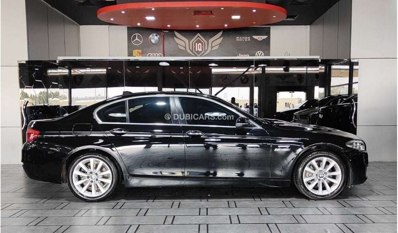 BMW 528i AED 1,900 P.M | 2015 BMW 5 SERIES 528i 2.0L | EXCLUSIVE | SUNROOF | HUD | GCC