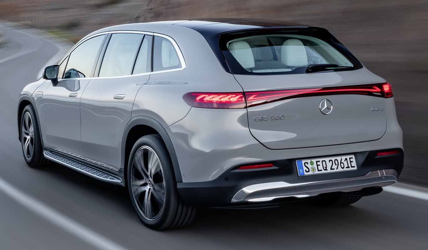 مرسيدس بنز EQS 580 SUV exterior - Rear Right Angled