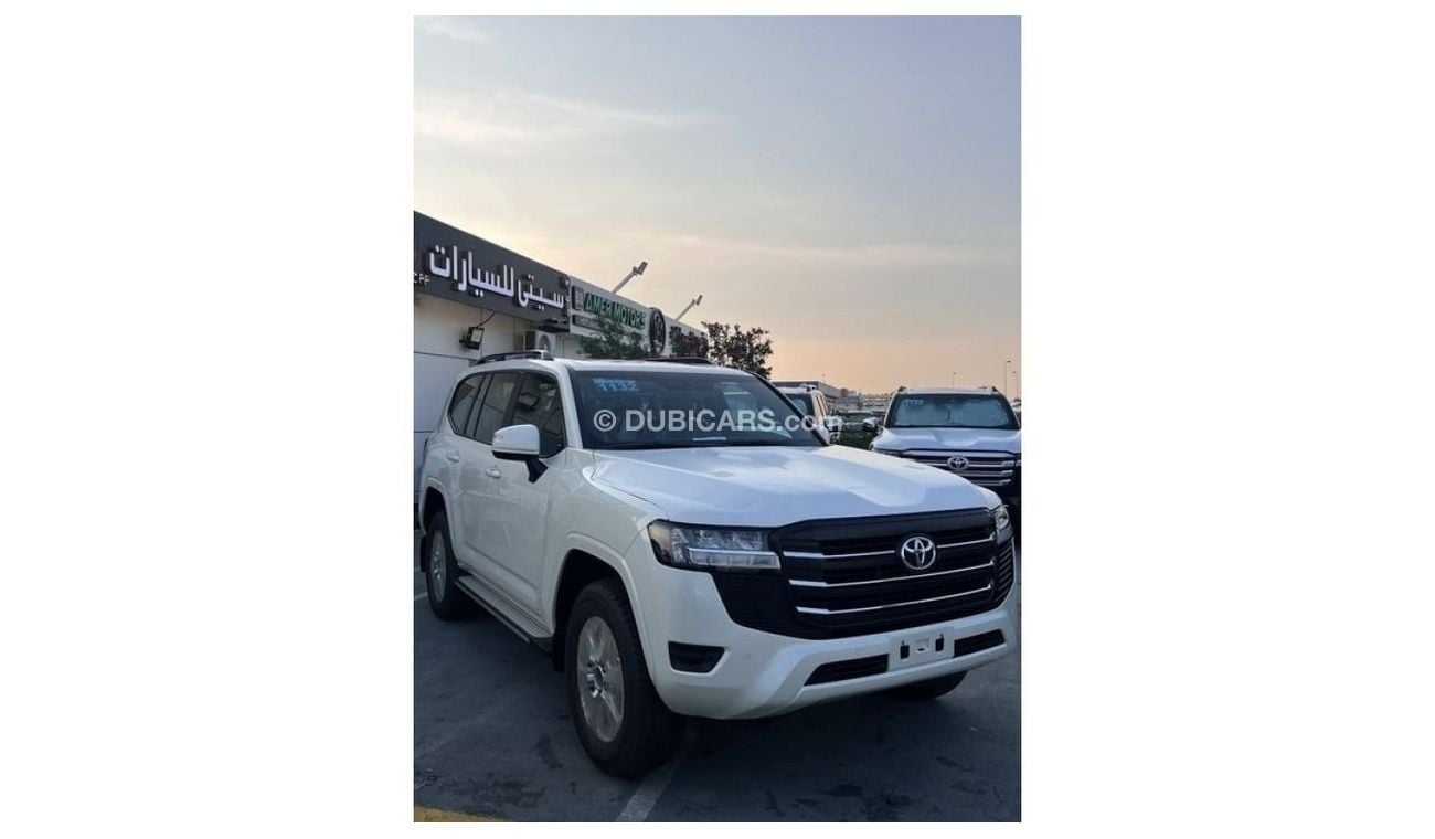 تويوتا لاند كروزر Land Cruiser  GXR 4.0 white color interior Black with sun roof