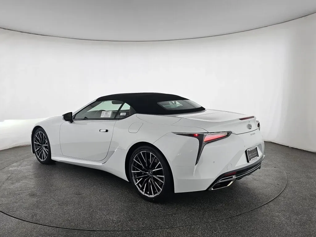 لكزس LC500 Convertible exterior - Rear Left Angled