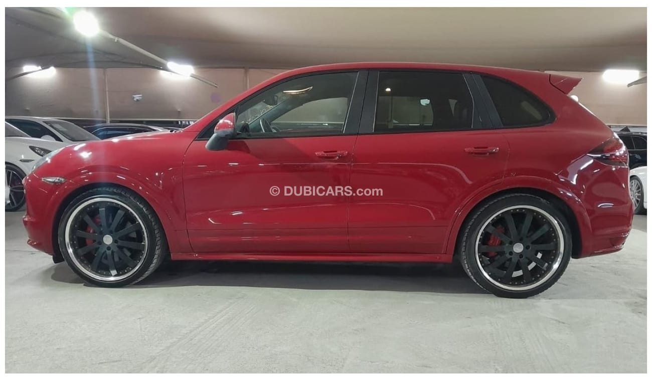 بورش كايان PORSCHE CAYENNE GTS 4.8L 2013, WITH GTS INTERIOR PACKAGE, SPORTS CHRONO PACKAGE AND MORE..