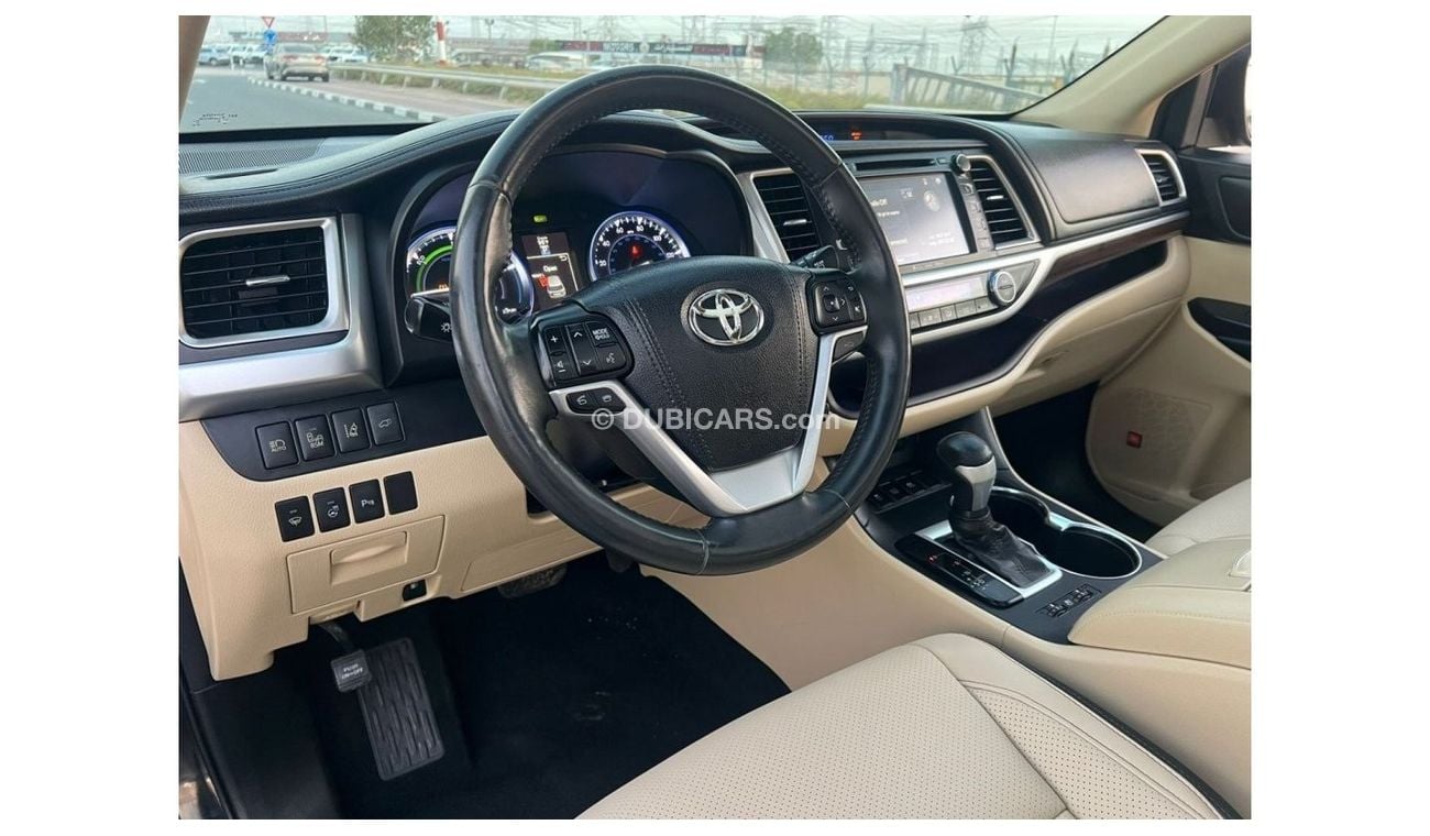 Toyota Highlander 2016 Toyota Highlander, Hybrid - 4X4 - Panoramic / Push Start - Heat and Cooling Seats- Limited Full