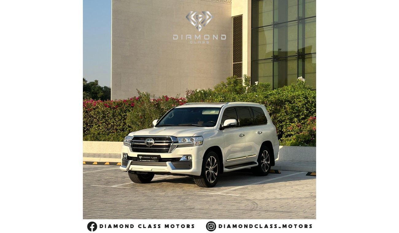 تويوتا لاند كروزر Toyota Land Cruiser VXR Full option  GCC  Under Warranty  Full Service History