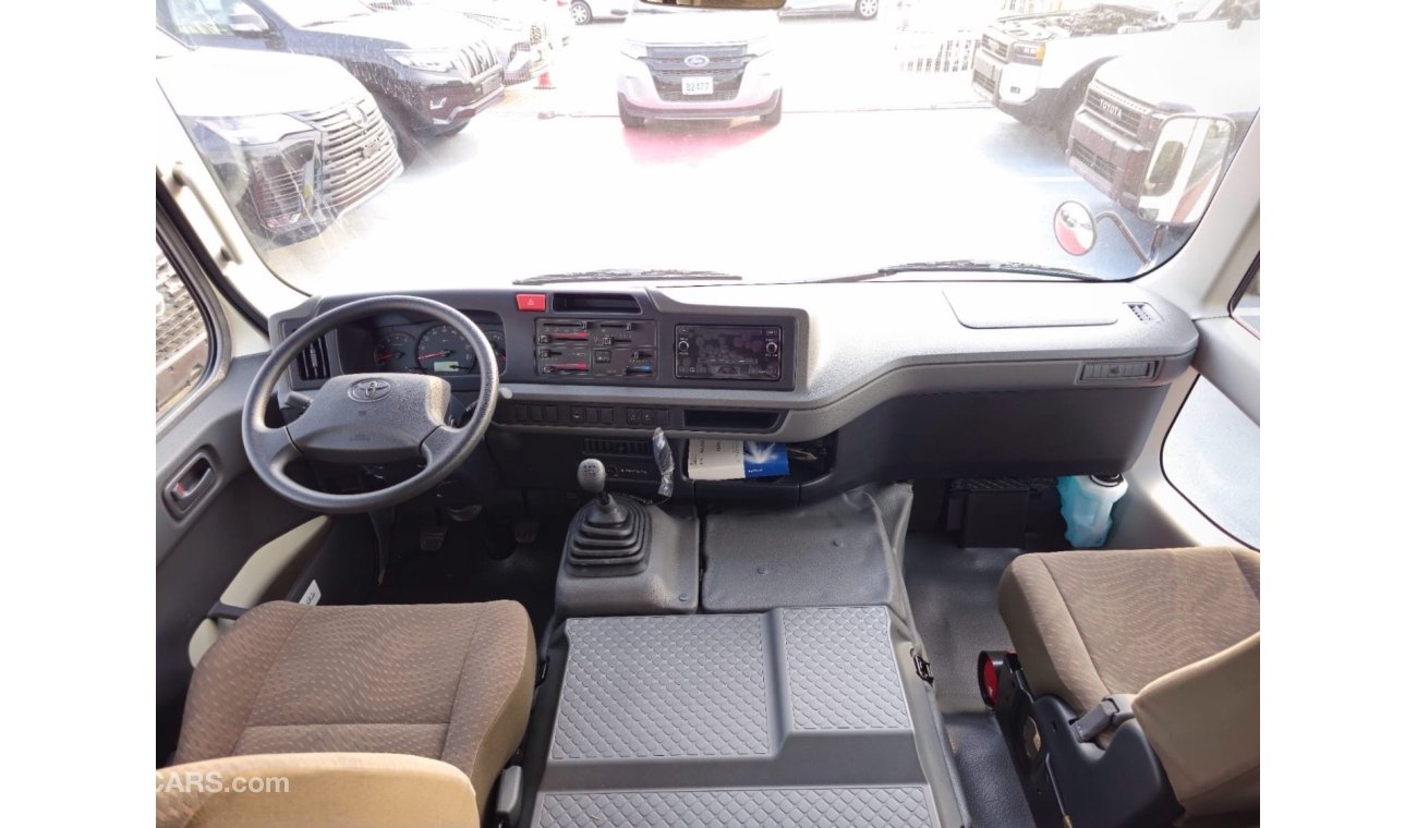 تويوتا كوستر 2024 TOYOTA COASTER 4.0L V6 22 SEATER 3 POINT BELT WITH COOL BOX, CURTAINS, LUGGAGE RACK