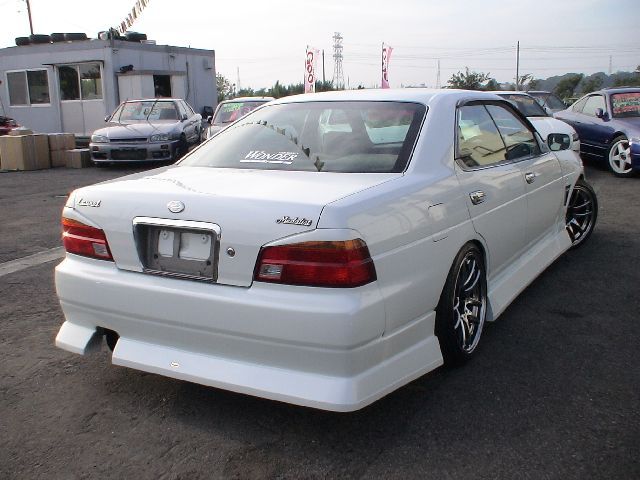 Nissan Laurel exterior - Rear Left Angled