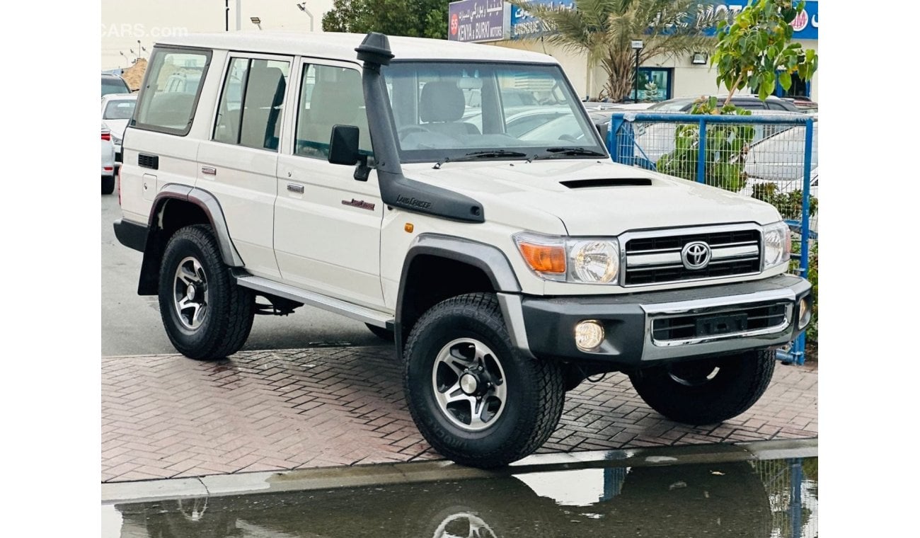 Toyota Land Cruiser Hard Top