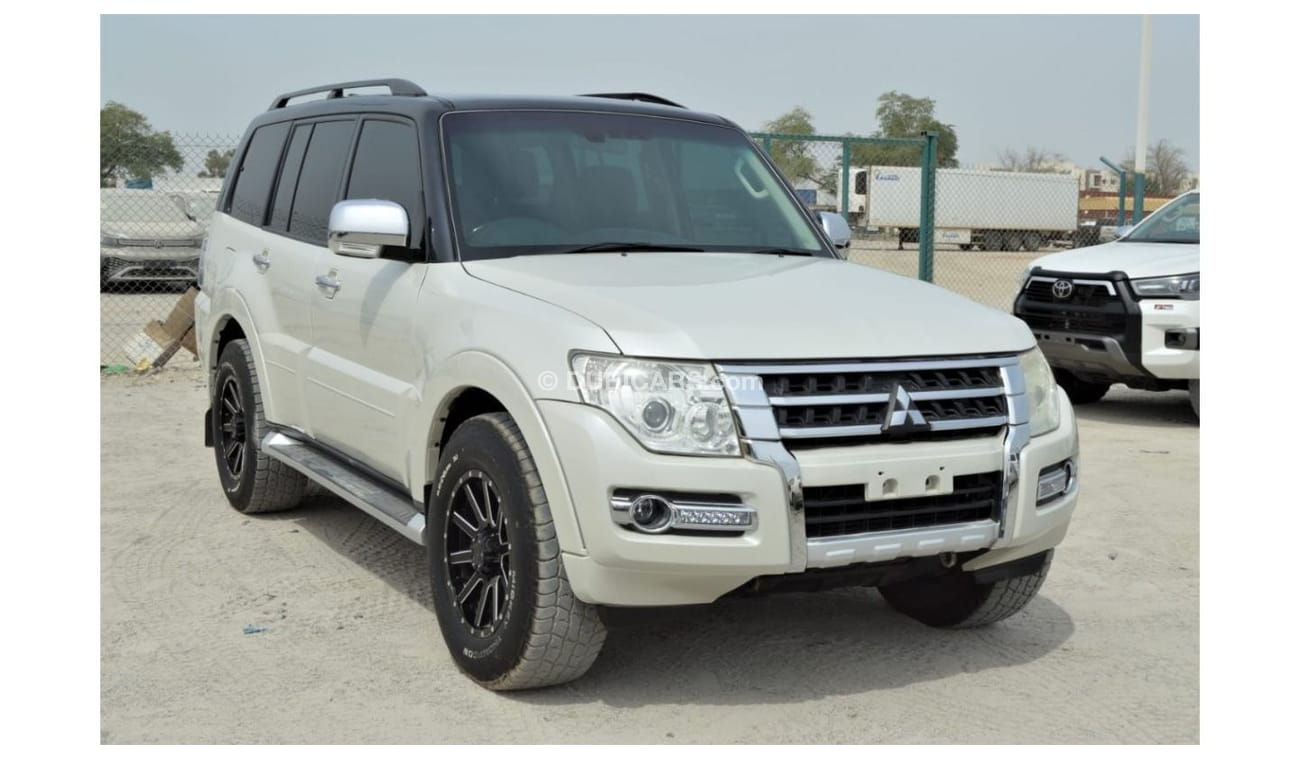 Mitsubishi Pajero Full option clean car