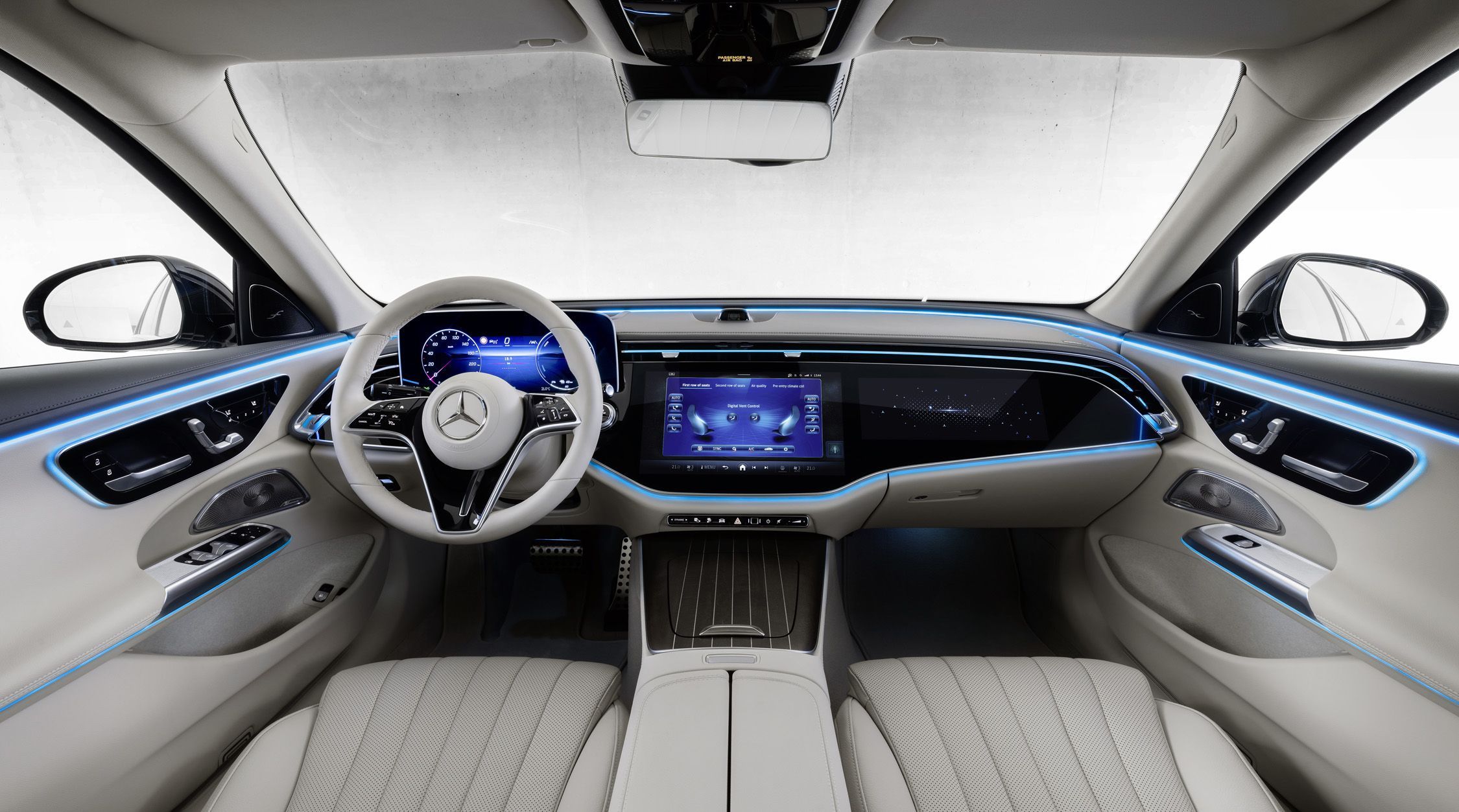 Mercedes-Benz E200 interior - Cockpit