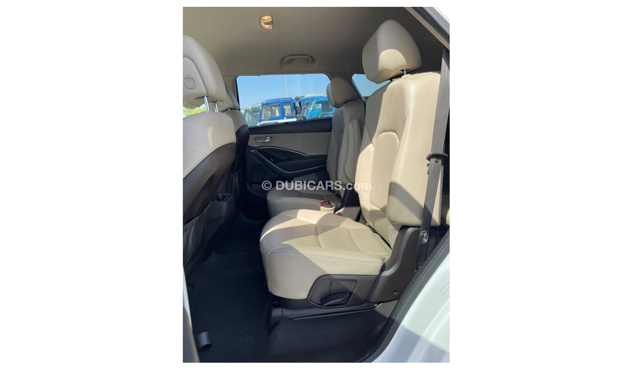 Hyundai Grand Santa Fe 7 setters HYUNDAI SANTA FE 2017 IMPORTED FROM USA VERY CLEAN CAR INSIDE AND OUTSIDE FOR MORE INFORMA