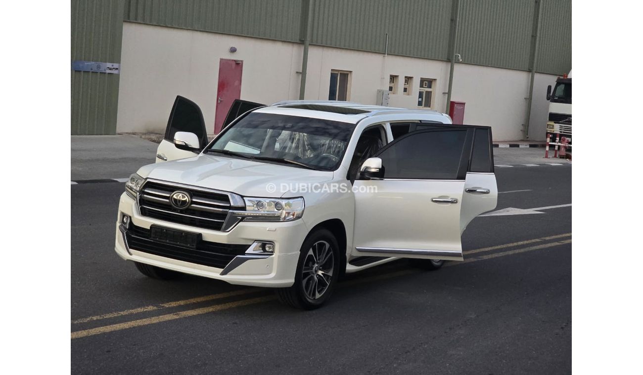 تويوتا لاند كروزر VXR 5.7L 4WD Toyota Land Cruiser VXR 5.7 S