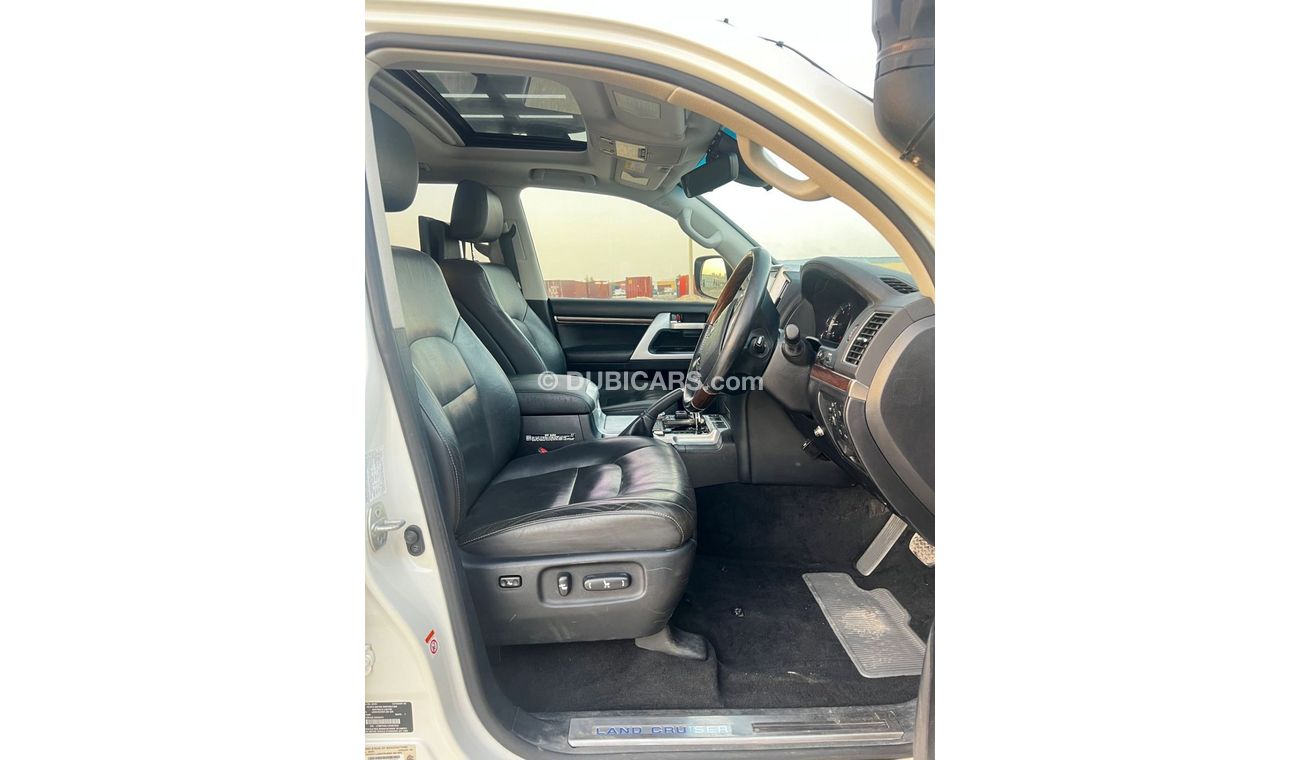 Used Toyota Land Cruiser 2018 for sale in Dubai - 742577