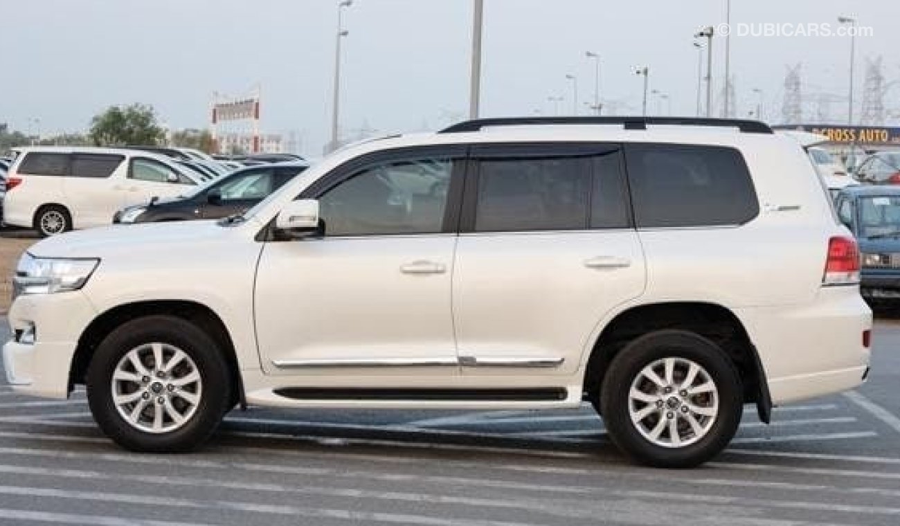 Toyota Land Cruiser 2017 TOYOTA LAND CRUISER SAHARA V8