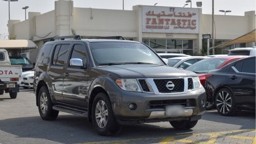 Nissan Pathfinder LE