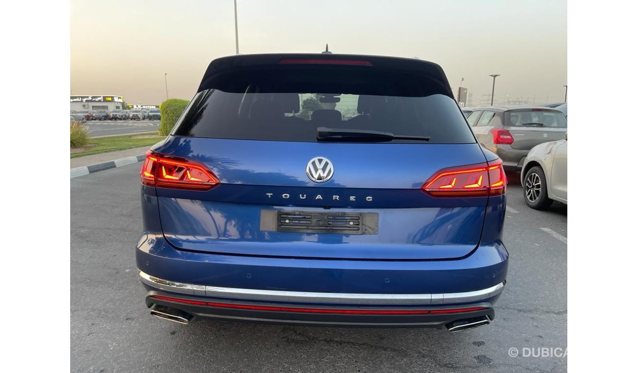 Volkswagen Touareg R-Line English