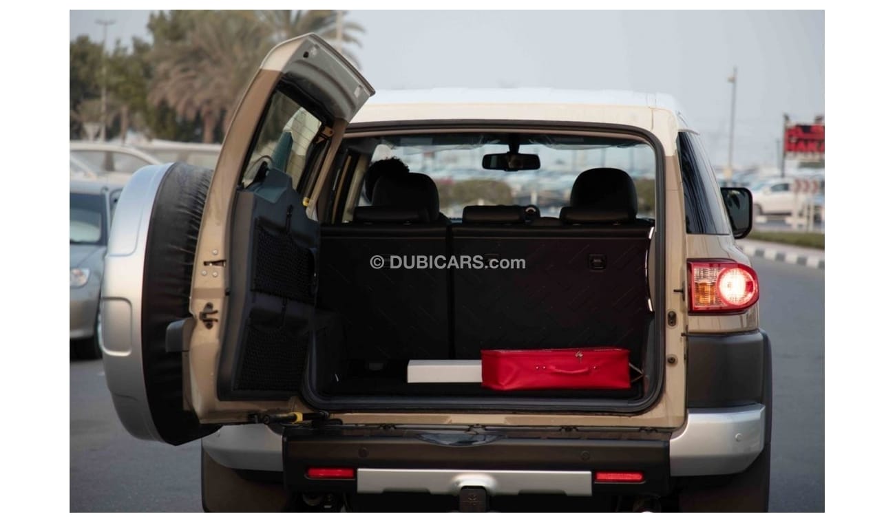 Toyota FJ Cruiser 2023 Toyota FJ Cruiser 4.0 JBL - Beige white Dual ton Inside Black | Export Only