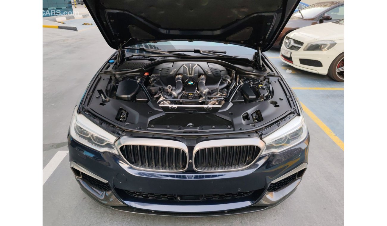 بي أم دبليو M550i