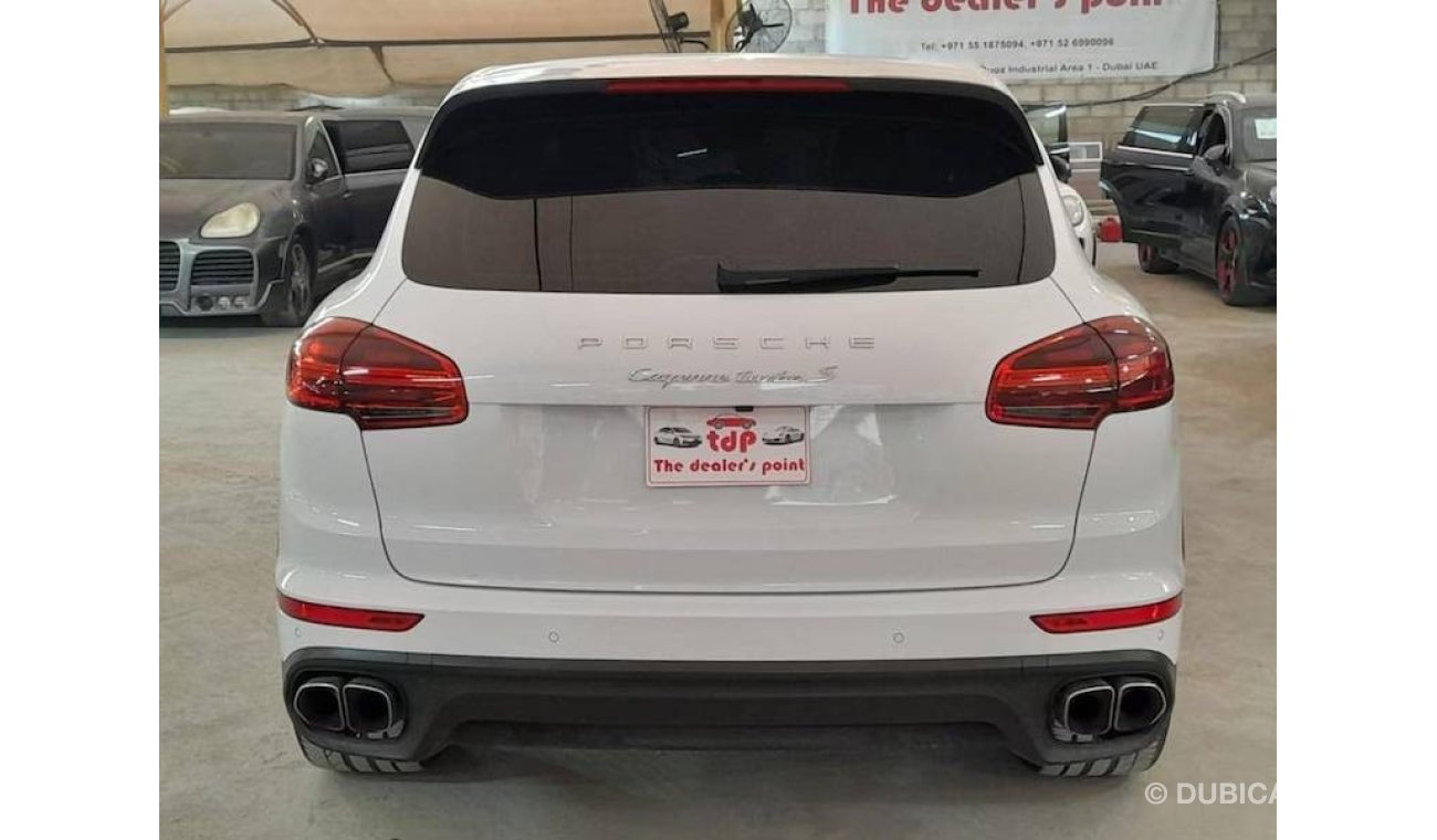 Porsche Cayenne Turbo PORSCHE CAYENNE TURBO 4.8L 2015 SPORTS CHRONO PACKAGE WITH PANORAMIC ROOF AND VERY LOW MILEAGE