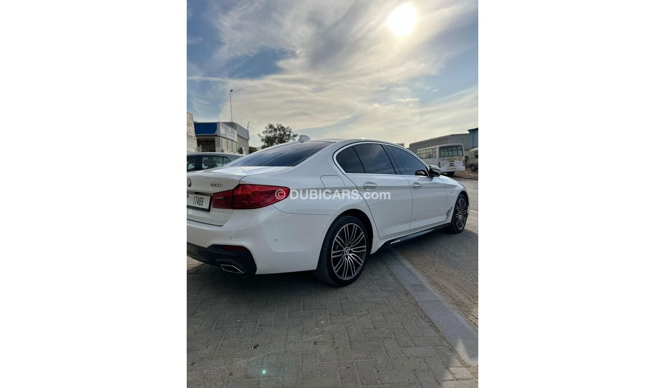 بي أم دبليو 530i Luxury M Sport Package 2.0L