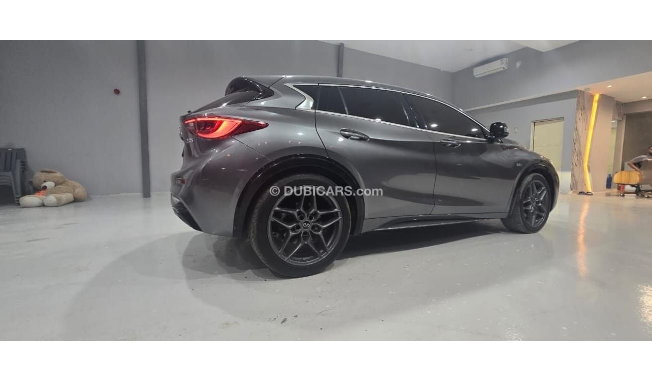 Infiniti QX30