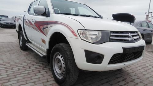 Mitsubishi L200 Mitsubishi L200 2013  4x4 g cc accident free