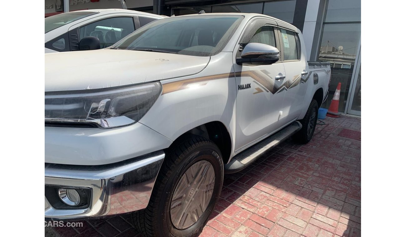 تويوتا هيلوكس TOYOTA HILUX SR5 2.7L V4 WITH PUSH START & REAR CAMERA