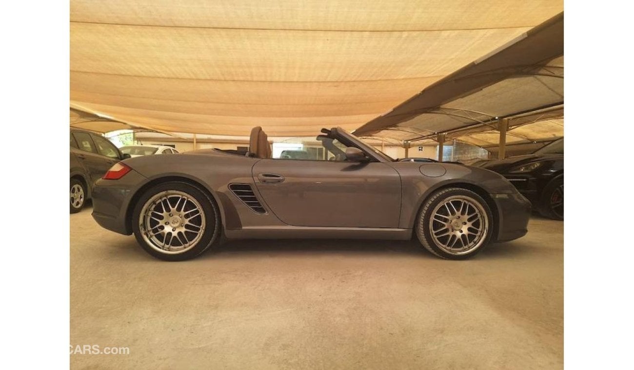 بورش بوكستر PORSCHE BOXSTER 2.7L 2005 CONVERTIBLE LOW MILEAGE IN EXCELLENT CONDITION