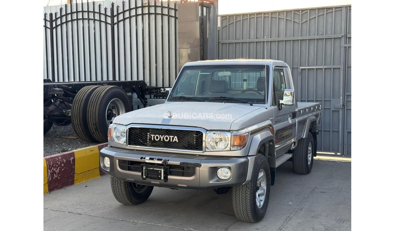 Toyota Land Cruiser Pick Up 4.0L V6 ( Beige, grey & silver color available )