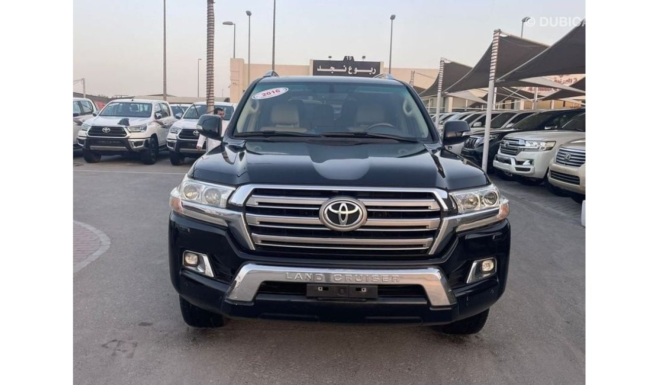 تويوتا لاند كروزر 2016 Toyota Land Cruiser GXR (J200), 5dr SUV, 4.6L 8cyl Petrol, Automatic, Four Wheel Drive. clean c