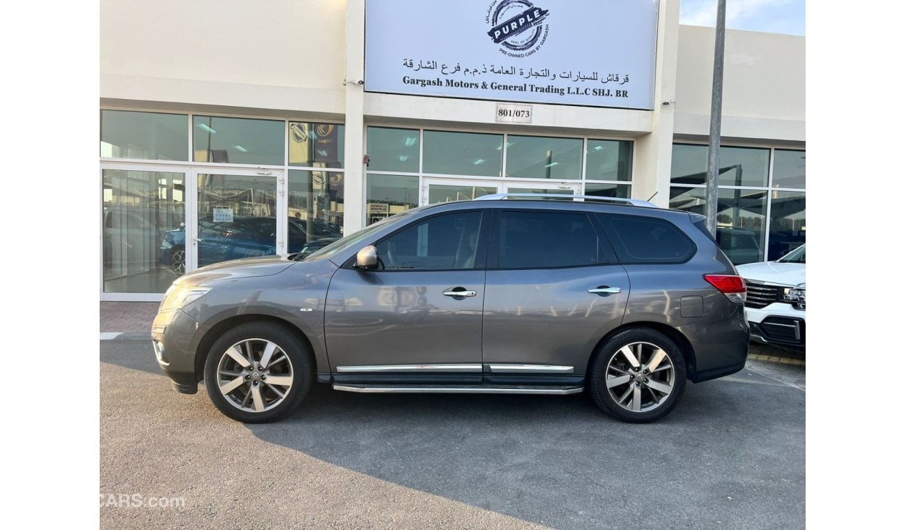 Nissan Pathfinder SE Top