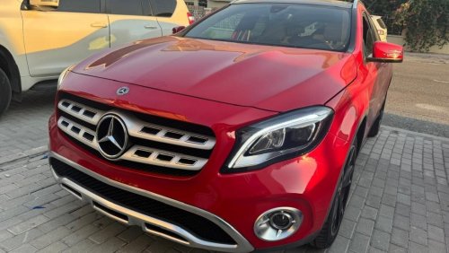 Mercedes-Benz GLA 250 Full Options with Panoramic Sunroof