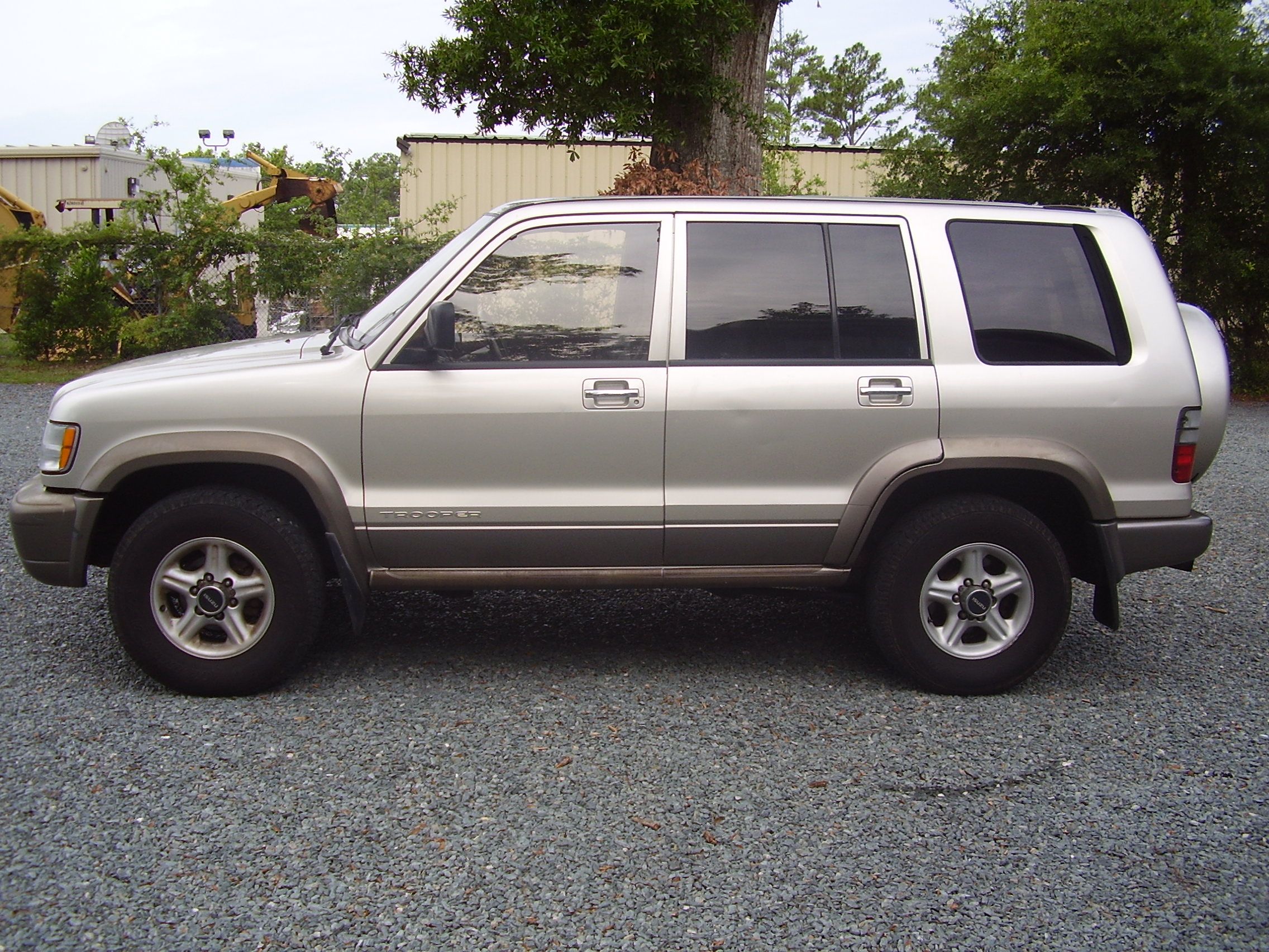 Isuzu Bighorn exterior - Side Profile