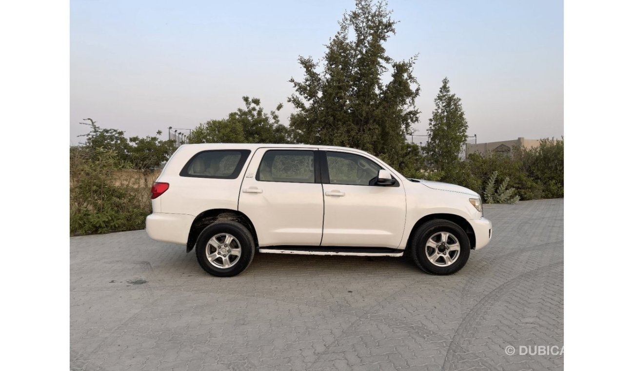 Toyota Sequoia Limited Toyota Sequoia   MODEL 2012  V8     L5,7   Excellent Condition (GCC  _ SPEC) - VERY GOOD CON