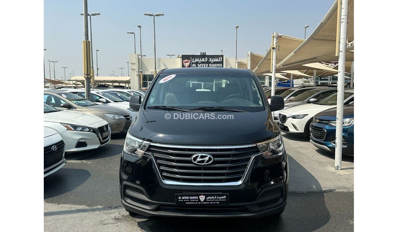 Hyundai H-1 Base ACCIDENTS FREE - GCC - ENGINE 2400 CC - 9 SEATER - PERFECT CONDITION INSIDE OUT