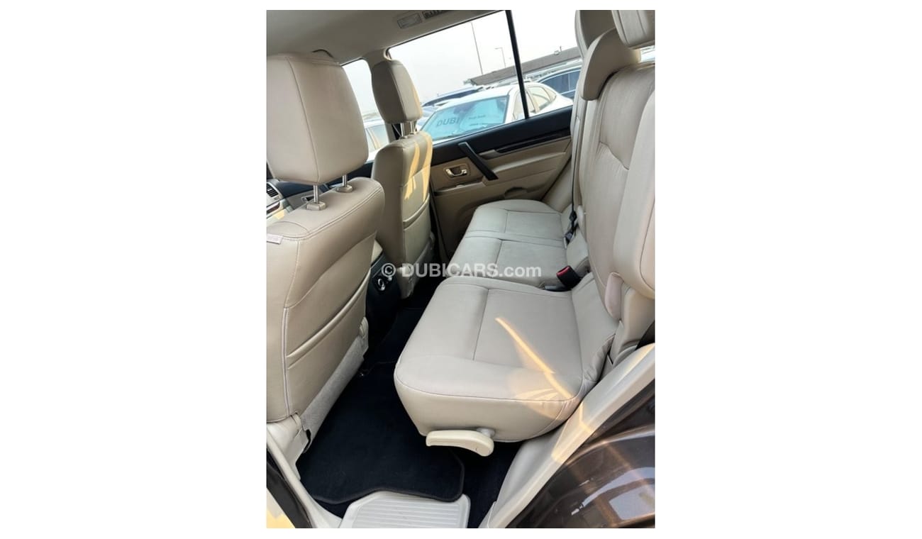 Mitsubishi Pajero GLS Highline خليجي خاليه من الحوادث