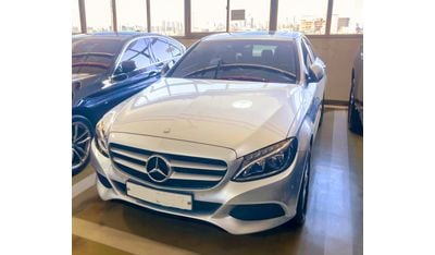 مرسيدس بنز C200 C-Class Low KMs, Never repaired.